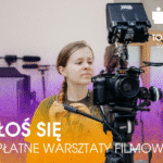 Grafika przedstawia zdjęcie nastoletniej dziewczyny, która trzyma kamerę oraz napisy ZGŁOŚ SIĘ - BEZPŁATNE WARSZTATY FILMOWE i logotypy Stowarzyszenia FILMFORUM oraz warsztatów TOGETHER - ToGetThere.