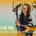 Grafika przedstawia zdjęcie chłopaka trzymającego kamerę i dziewczyny trzymającej mikrofon. Logotypy: Stowarzyszenia FILMFORUM i warsztatów ABC PRACY Z KAMERĄ. Napis: ZGŁOŚ SIĘ - BEZPŁATNE WARSZTATY FILMOWE