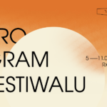 Kremowe słońce na pomarańczowo-kremowym tle. W centrum napis „Program Festiwalu”, obok daty i miejsce wydarzenia: 5–11.07.2026, Radom. U góry logotypy Kameralnego Lata i Stowarzyszenia FILMFORUM.